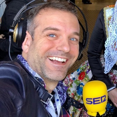 🎙#Periodista en @RadioValencia 📻 #SERViajerosCV 🔥 #SERFalleros ✈️Me gusta viajar 🤪También #SoyFriki 👉Cuenta personal 💙 Bsky: santibotella