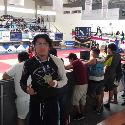 Estudiante de Comunicación Social y Deportista de BrazilianJiu jitsu y MMA.