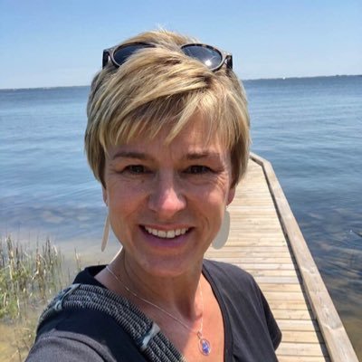 Elizabe55723408's profile picture. 