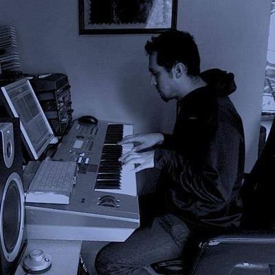 TeCapitalMX's profile picture. Músico y tornamesista mexicano, patrocinado por @PioneerDJ, Campeón del @DMC_DJ_Champs México 2005 y profesor de música electrónica en la Universidad @gmartell