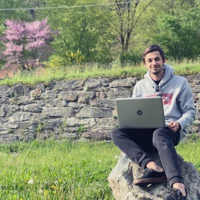 ✦ UI/UX designer
✦ Frontend Web Developer
✦ Laureato in Interfacce e Tecniche della Comunicazione
✦ Tecnico superiore Grafico per la Comunicazione Multicanale