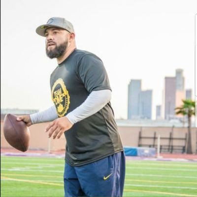Trying to change lives through this great game of football. IG: @dannyh131 @qbcollective #LaFamilia