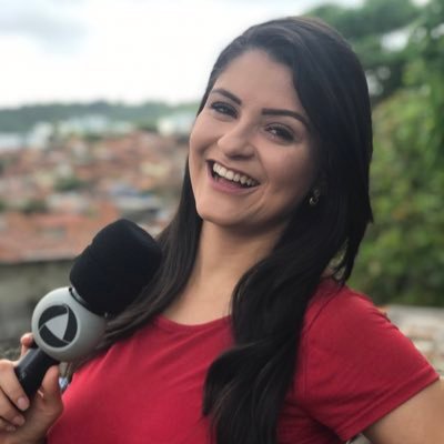Jornalista, apresentadora de TV, assessora de comunicação, editora de site. Uma verdadeira jornalista multitarefa.