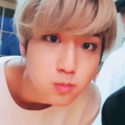 ╰ lq pics/vids of stray kids’ main rapper han jisung!