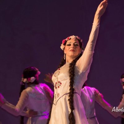 Bailarina de la Compania de Danzas Folkloricas Armenias KAIANE de la Union Cultural Armenia