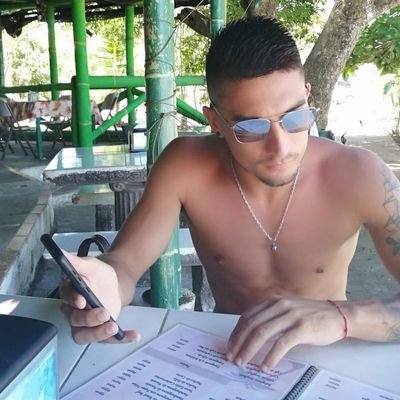 No aceptes que es imposible, sigue luchando por conseguirlo .-