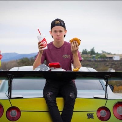 zach96221480's profile picture. you’re beautiful you’re one of a kind, smile more ;)