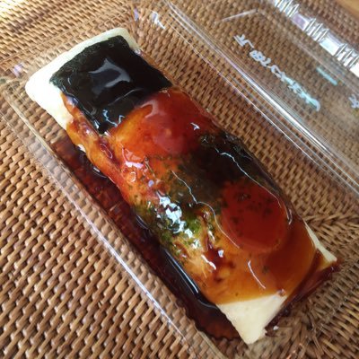 山形のB級グルメ《どんどん焼き》を独自にアレンジした割り箸に巻かないスタイル‼︎はえぬき米粉を加えた生地と独自のブレンドソース‼︎ 作り置きではなく、注文を頂いてからお作りします。 電話でのご注文は17時まで承っております。TEL 023-662-3039 営業時間:10時〜18時 。定休日:日曜日