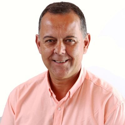 En un mundo lleno de hipócritas,los sinceros somos los malos.