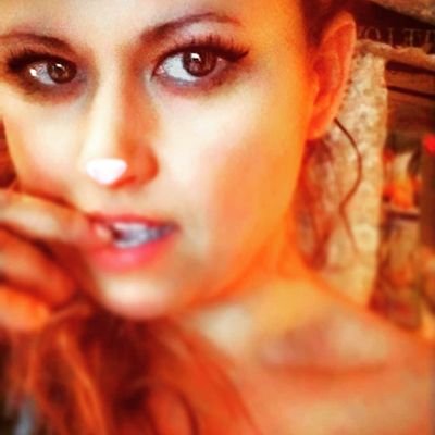 Life to short to not indulge.. playground of sorts, full of lifes artz and its pleasurez set ablaze to melodies sweet
#takemyhand #follow #spreadluv