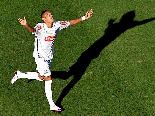 Esse Twitter é pra você que acha que o Neymar não deve parar de dar Chapéus por causa das intimidações dos outros!