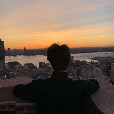 lilmeowmeowmoon's profile picture. I know it's hard but if you step back a little and try to genuinely be nice, you might be the remedy for a stranger scarred soul 🌌 ❄