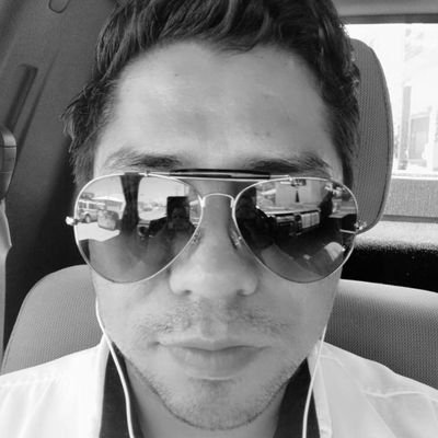 Joven empresario, practico día a día el arte del vendedor, viajar mi mejor ideal.