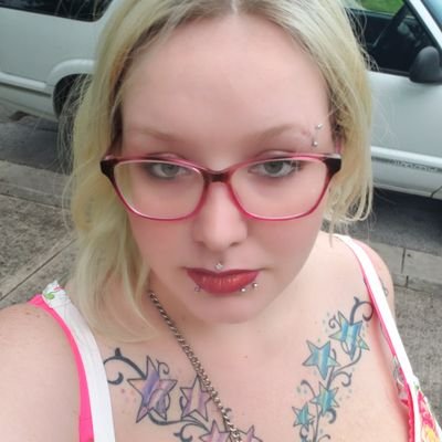 ZombieMommyPena's profile picture. 