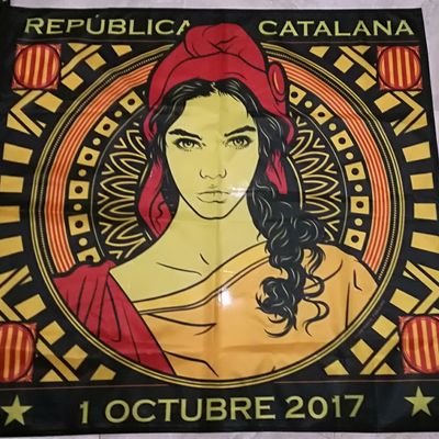 Filla d'un pintor de brotxa gorda catalanista i d'una cuinera amb molt de geni. Mare, amant i defensora de les causes perdudes i justes.