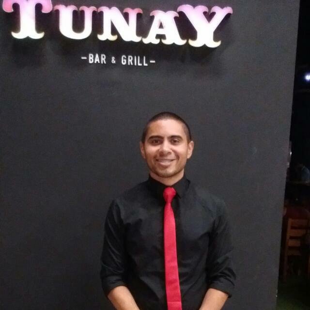licenciado en administracion, apasionado del kickboxing y deportes de contacto. una persona mas del plano terrenal