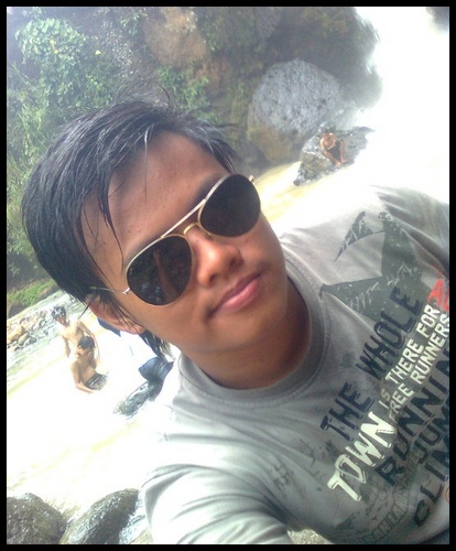 holiquerz's profile picture. 