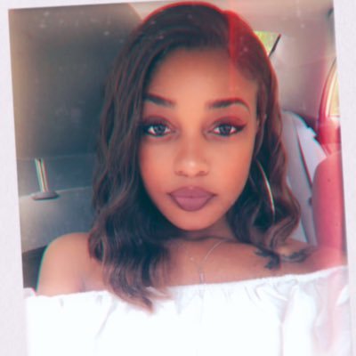 nee_nanaa's profile picture. Somewhere dressed in black.