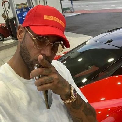 Suis cool,calme,gentil,inteligent,généreux, amoureux,cultivé,qui a envie d'avancer. Parfois mauvais caractère mais il ne faut pas avoir peur je ne mords pas.