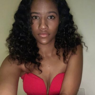 leeceelifts's profile picture. Fitness 🏋🏽‍♀️ #getfitwithleecee #getthickwithleecee Providing you with fitness tips and a good time