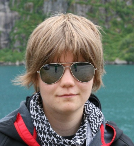 Journalist som försöker leva sitt liv i kvällstidningsrubriker. Tomboy, hoppfull cyniker och Norrlandspatriot i Skåneexil. Även redaktör för sina egna tweets.