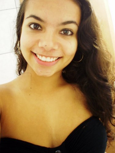 flamenguista, ariana, estudante,Brusquense ,joga futebol, adora sair e pagodear  ;)