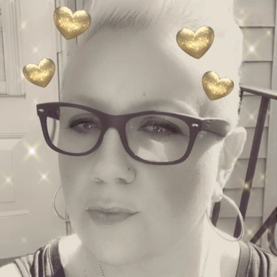 Mum to Kirby-Rose and Seamus, lover of books 📖, shoes 👠, makeup 💄, hair bands 🎸, and life!!