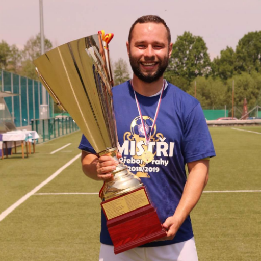 Žiju fotbalem - hráč a teď už hlavně trenér. Studuji UEFA A licenci. Dříve Újezd P4, Motorlet, Slavia Praha. Srdcem Madridista - zakladatel https://t.co/THI8NCLi5q