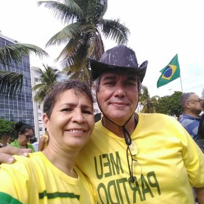 cristão, conservador da ordem e dos bons costumes, família Brasil pátria Amada e Deus acima de tudo.