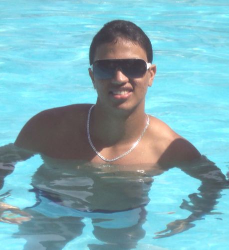alegre e divertido, personalidade. esporte, conversar e twittar, passa tempo. fazer novas amizades escolha de vida !