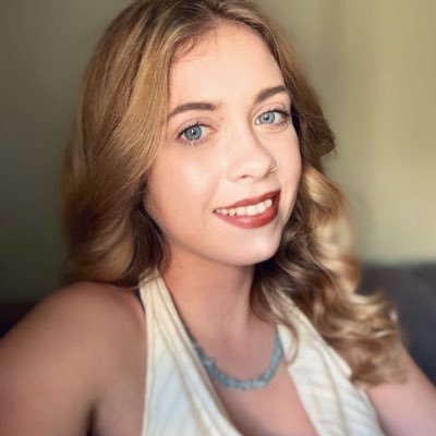 maddiee_bean's profile picture. Gemstones. Science. Music ✨ (she/her)