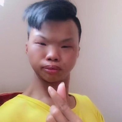 p_pxia's profile picture. 看墙外的世界，繁华喧闹的夜