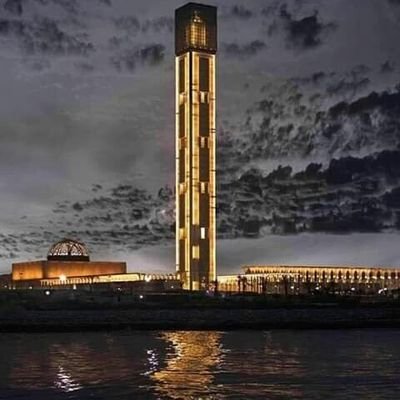 marouan8919's profile picture. اطـرحِ الدنيا فمنْ عاداتها»«تخفِضُ العاليْ وتُعلي مَنْ سَفَلْ   
   كمْ شجاعٍ لم ينلْ فيها المنى«»
وجبانٍ نـالَ غاياتِ الأملْ