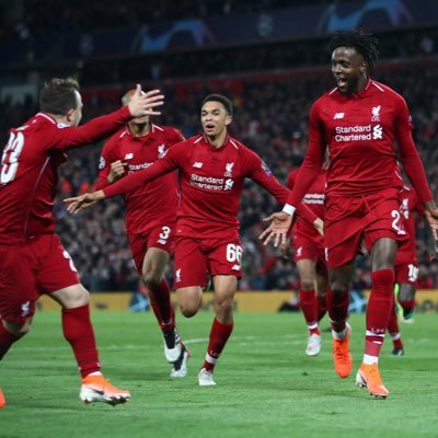 カシニキ On Twitter クワトロフゴーネスとは スペイン語で4人の創造者たちを意味する Euro2008 2010年w杯 Euro2012と主要国際大会3連覇を果たしたスペイン代表の中盤 シャビ イニエスタ セスク シルバの4人を指す シャビは引退 セスクは怪我や不調の影響で