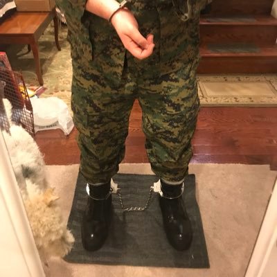 Boy into boots, locking clothing, military, edging. Interested in being put in chastity. For 18+ only.