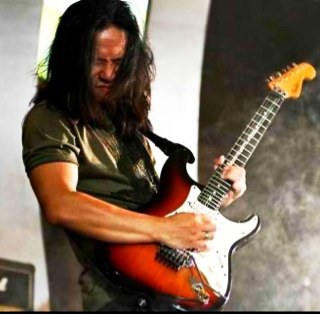 raysigarlaki's profile picture. Happily married to a beautiful wife. Father of two angels
Forza Milan!