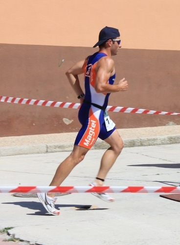 Licenciado en Ciencias Ambientales por la Universidad de Córdoba. Triatleta del Club Califas de Hierro (Posadas).