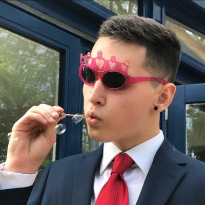shit poster by day-Chris Kamara’s passionate lover by night