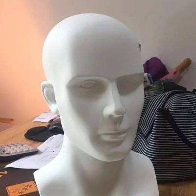 3EgxUvKDumCEMHQ's profile picture. 一个好人