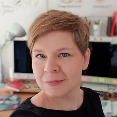 Designerin, Buchautorin & Creative Coach 🖌📚📝 Für ein Design Business, dass dich kreativ, zufrieden und erfolgreich macht.