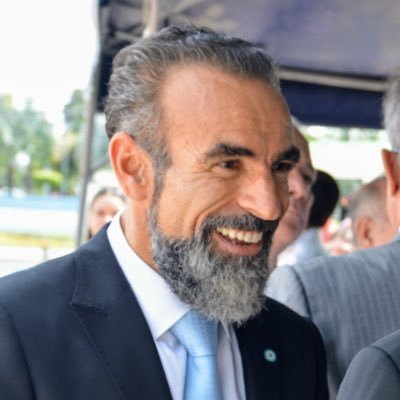 Padre de Uma y Luca; esposo de Juli; Embajador de la República Argentina en El Salvador (2019-2023). Director MERCOSUR Institucional