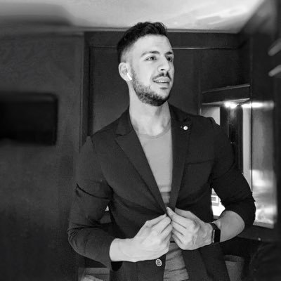 DavideMacchia's profile picture. Noi figli dell’era informatica ogni sera ci spegniamo sperando, al riavvio, di funzionare meglio. #informatico