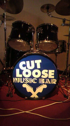 吉祥寺ミュージックバーCut Loose(カットルースです)阿部浩二・1974/4/10・福島県出身・趣味はドラムの練習・特技は…ドラムの練習です。どうぞよろしく