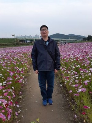 나는 원정묵이에요 37살이에요