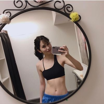夏が好き!ハンバーガーが好き!犬が好き!彼氏が好き!💕みなさん仲良くしてください☺️前にこのアカウントでオフパコ募集してたけど今はやってないのでDMで誘われてもしないです😢セフレの作り方教えてます!結構実績あるので是非💕