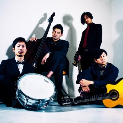 Sax+Gutguitar+Contrabass+Drumsのacoustic編成から奏でるHipでJazzyな都会の民族音楽⌘演奏依頼、お問合わせはDMにてお願い致します！