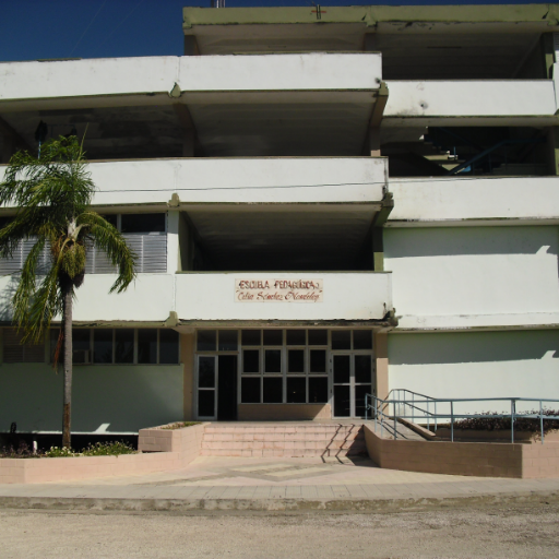 En la ciudad de Manzanillo, Granma. Nos dedicamos a formar la futura generación de maestros de Granma. #SomosCuba #SomosContinuidad