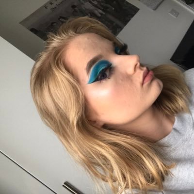 16 year old aspiring make up artist based in Cornwall, follow my Instagram @Jess._.makeup, dm for any interest in me doing your make up