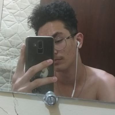 Sou apenas um sonhador, querendo conquistar o mundo, com meus simples talentos...