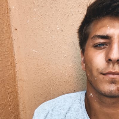 Donovan112's profile picture. lifes like warm liquor, pretty shitty.